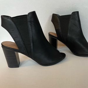 BNWOT Spring open toe booties